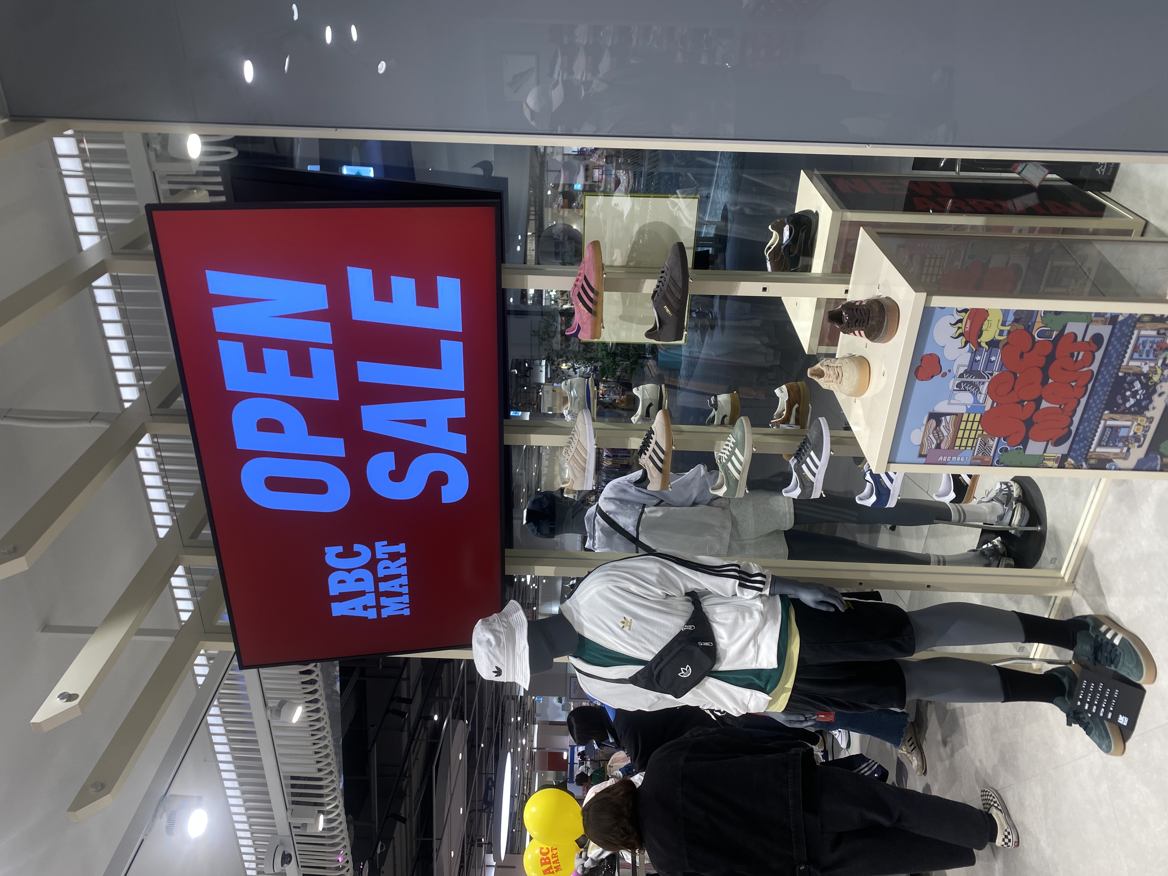 매장 내부 상품 진열
