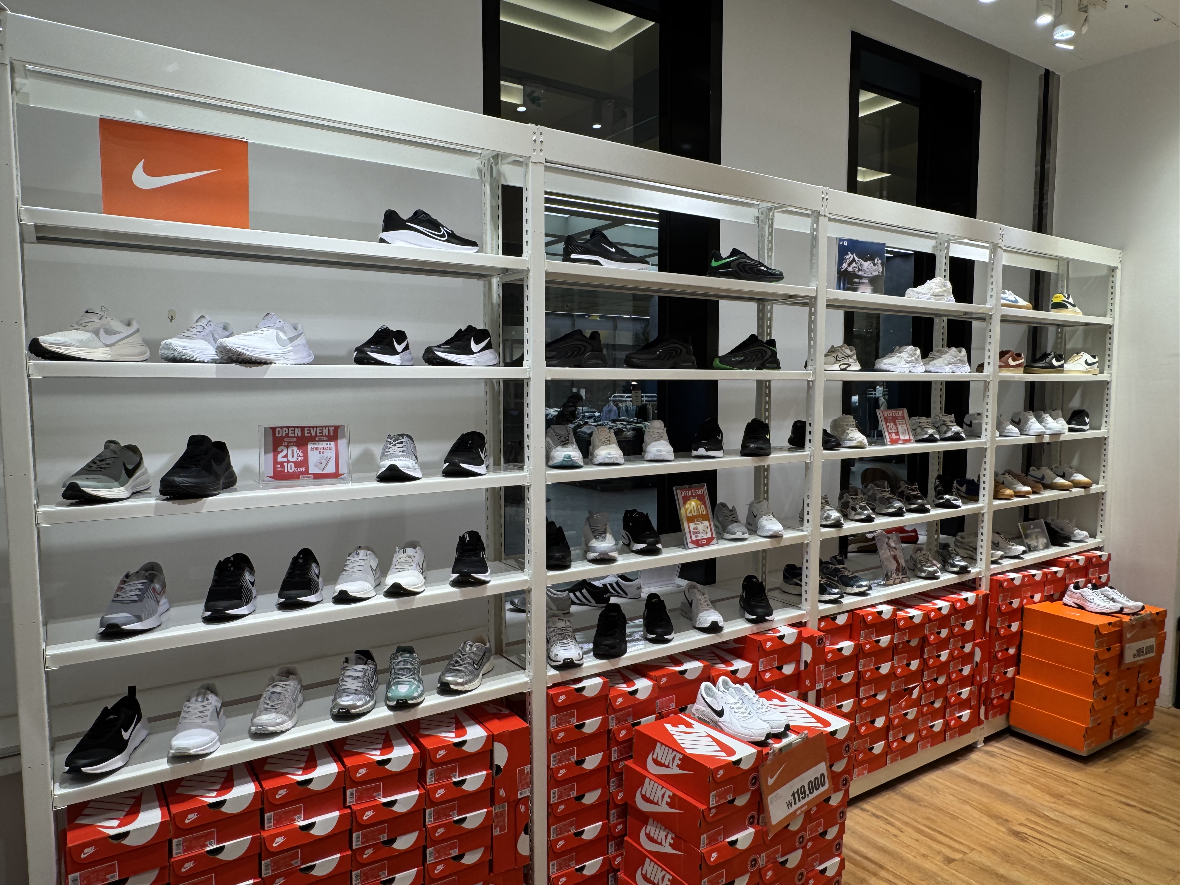 매장 내부 상품 진열