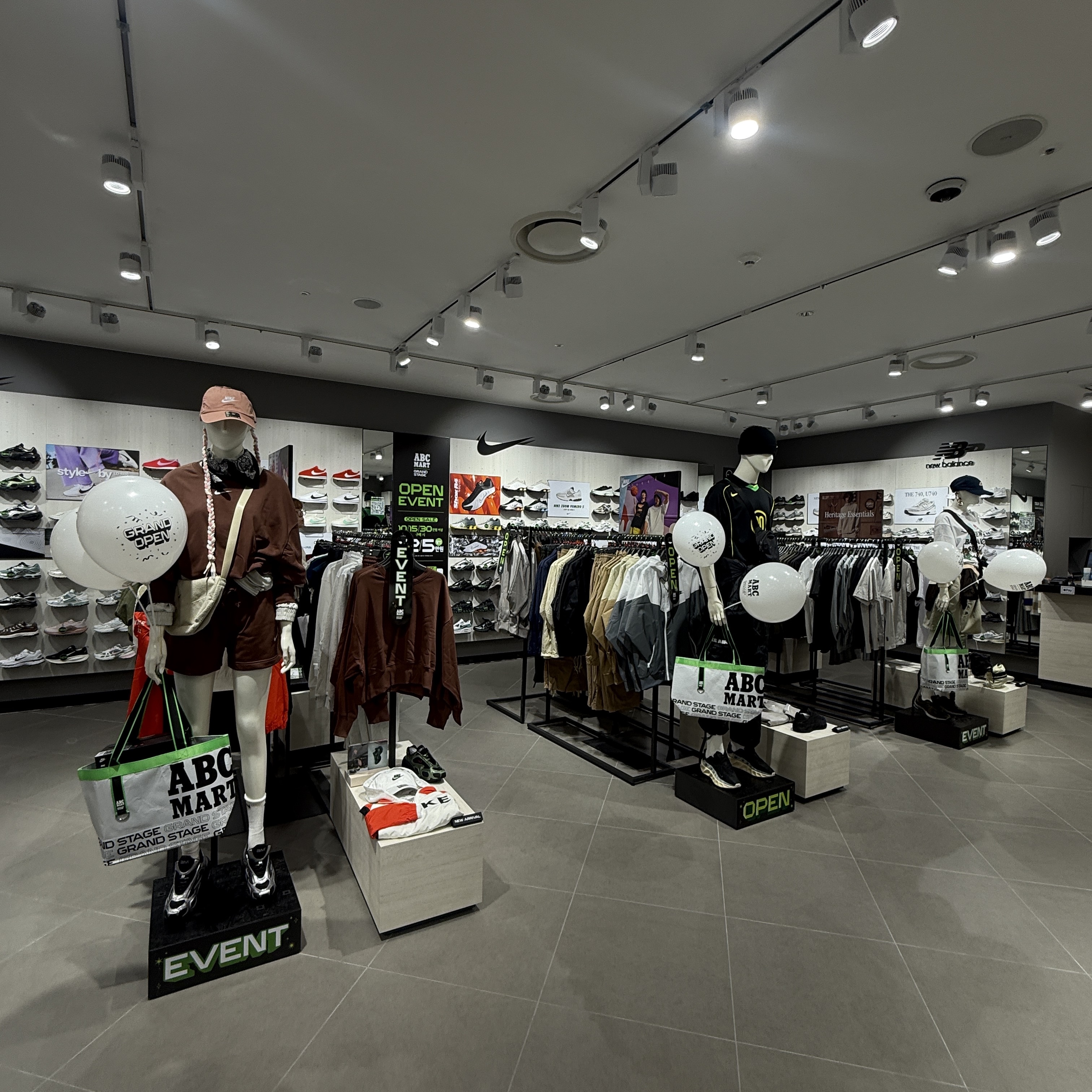 매장 내부 상품 진열