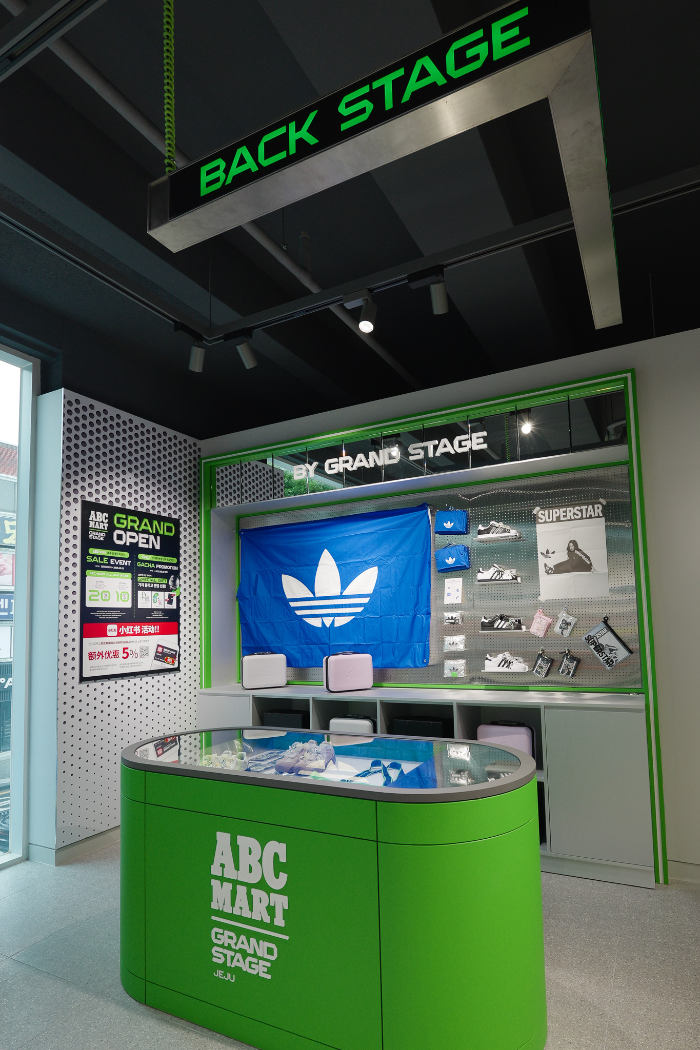 매장 내부 상품 진열