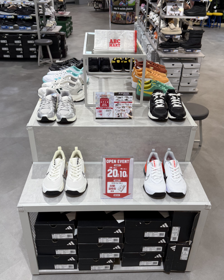 매장 내부 상품 진열