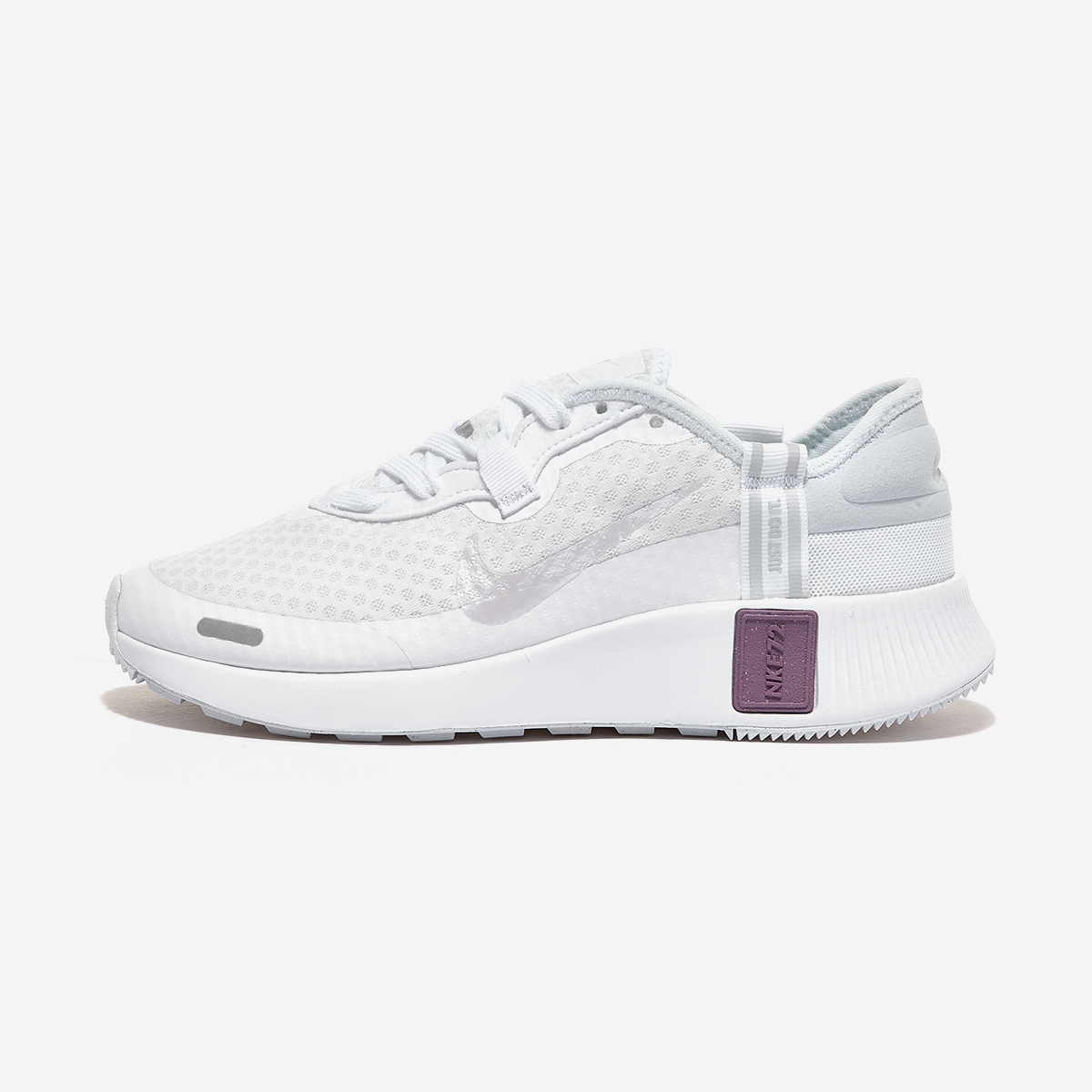 wmns nike reposto