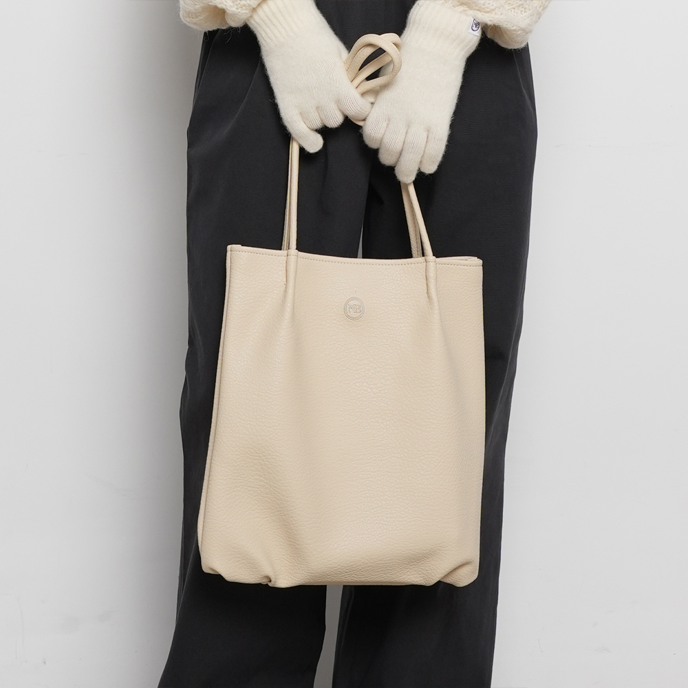 우먼 데이 클래식 페이크 레더 백 아이보리 woman day classic fake leather bag ivory 더에이본