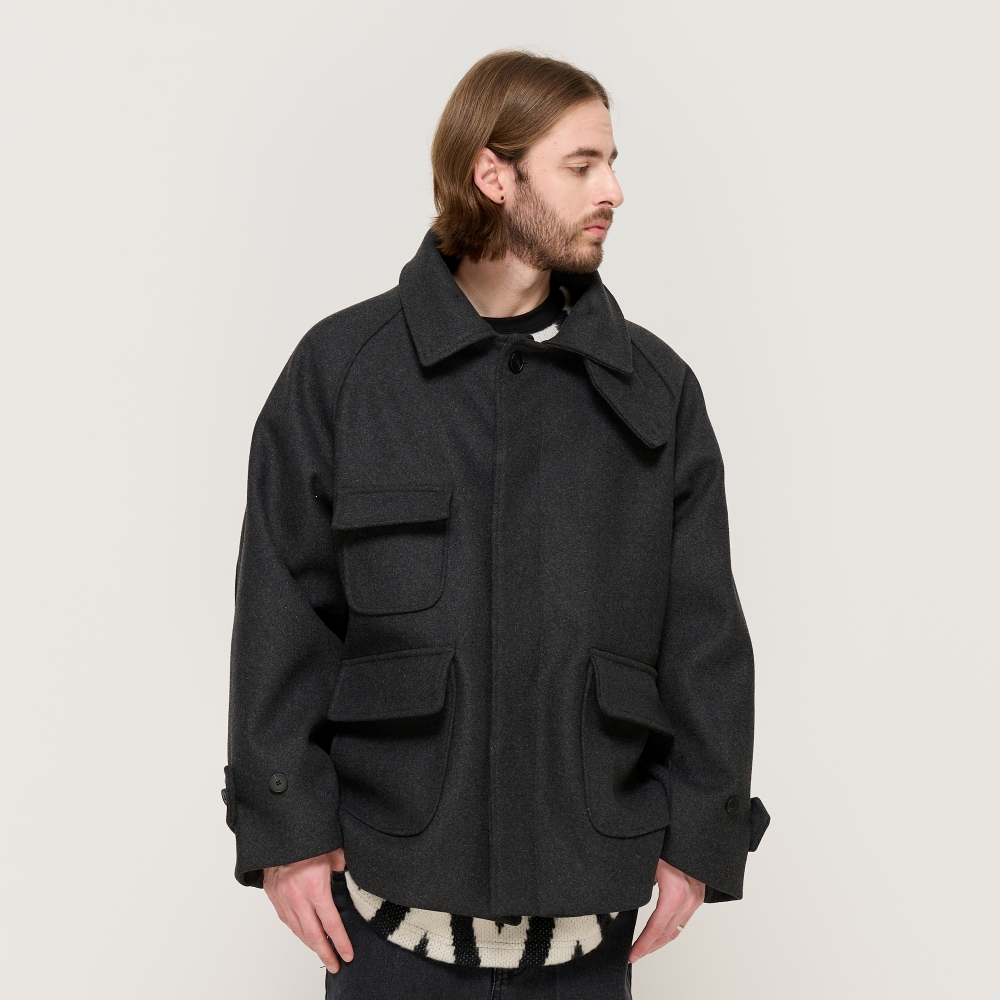 CARGOBROS POCKET POINT BALMACAAN WOOL SHORT COAT (CHARCOAL)